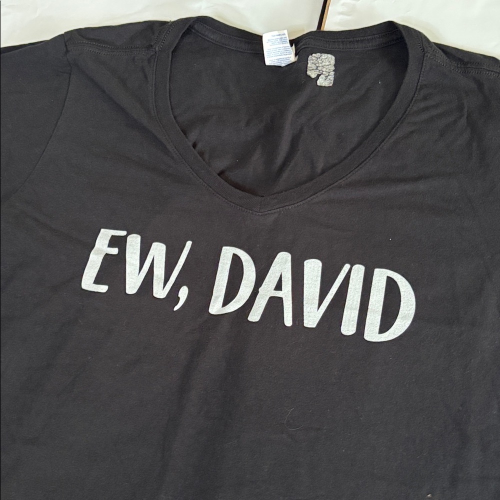 Schitt’s Creek “Ew, David” Graphic Tee Women’s 2X Black Funny TV Quote - Picture 3 of 7